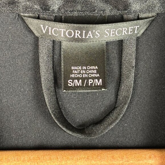 Victorias Secret Black Satin Kimono Robe S/M 100% Polyester Lightweight Lounge - Picture 4 of 10